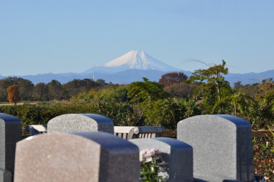 郊外の霊園 富士山 西上尾