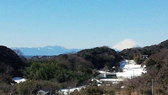 20140216 神奈川県横須賀市の佐島周辺 南葉山霊園管理事務所から見える富士山 IMG_20140216_125921