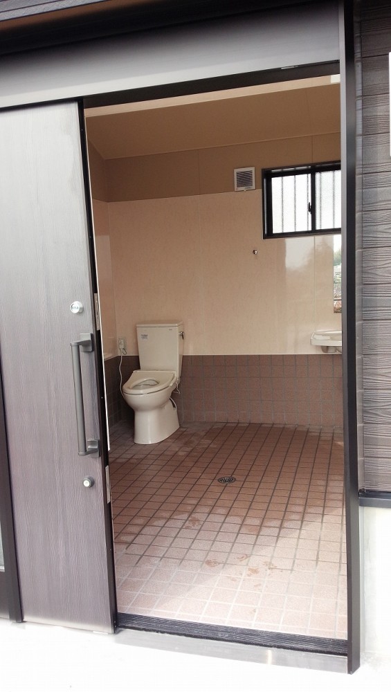 やすらぎの里 南葉山霊園 屋外トイレが完成 IMG_20140220_141612