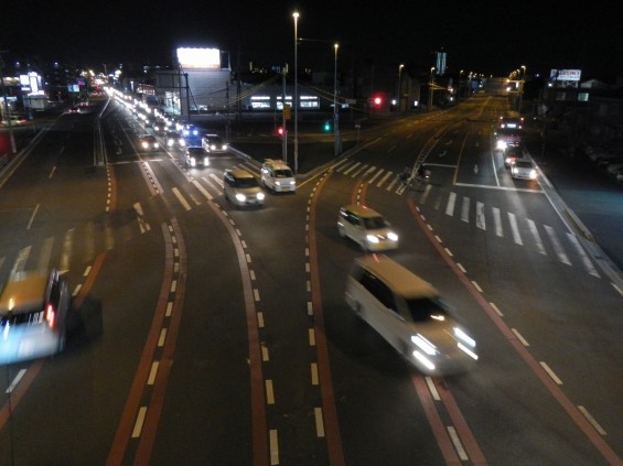 桶川市国道17号坂田交差点に桶川霊園の看板（内照式）ができました 夜 DSCN3824