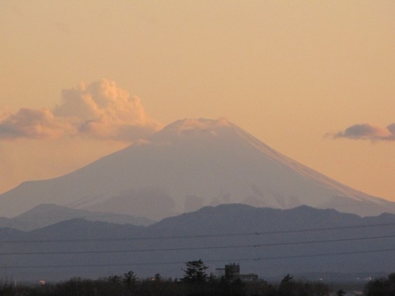 20140321 春分の日、お彼岸の富士山と筑波山、夕焼け IMG_0249
