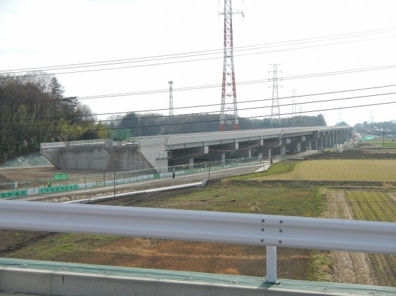 20140418　圏央道進捗状況　桶川市上日出谷　圏央道を跨ぐ陸橋周辺DSCN3949