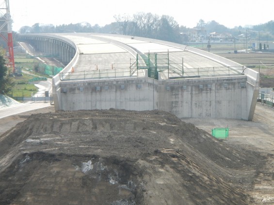 20140418　圏央道進捗状況　桶川市上日出谷　圏央道を跨ぐ陸橋周辺DSCN3964