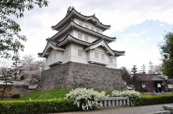 埼玉県行田市　忍城　桜と三階櫓と東門DSC_0396