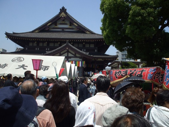 川崎大師の大開帳　赤札　ご利益と厄除け　行列DSCF5405