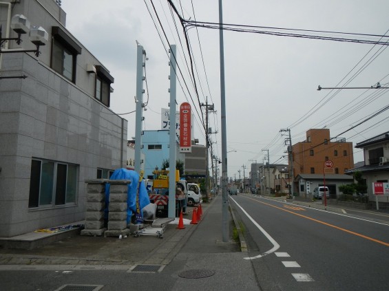 大塚本社、中山道沿いのポール看板メンテナンスDSCN5044