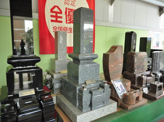 お墓に使う石材の種類 国産 福島産 吹雪DSC_0034