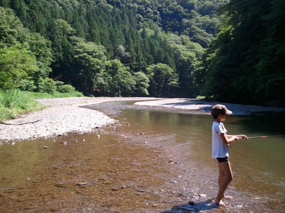 夏休みに山奥でキャンプ2014-08-02 09.41.00釣り