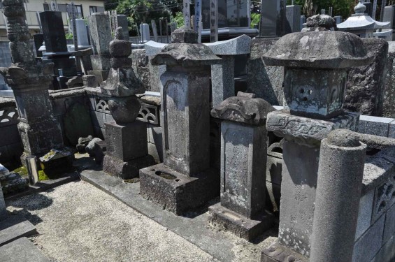 埼玉県北足立郡伊奈町　願成寺さま本堂が新しくなりましたDSC_0090伊奈熊蔵忠勝の墓 宝篋印塔