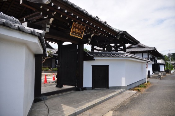 埼玉県北足立郡伊奈町　願成寺さま本堂が新しくなりましたDSC_0115山門 白壁