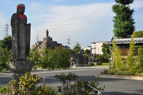 埼玉県上尾市 遍照院DSC_0052お地蔵様と無縁塔