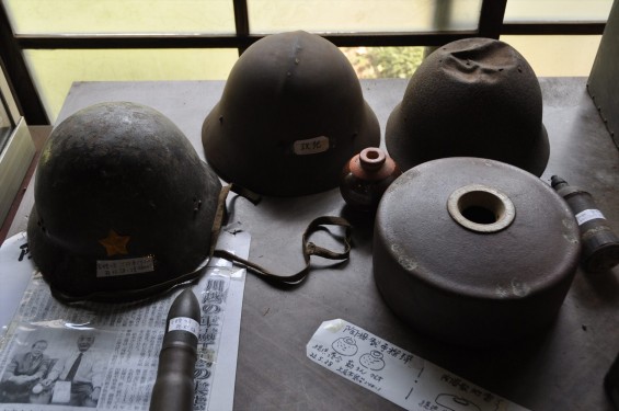 20140726 熊谷陸軍飛行学校桶川分教場跡 桶川飛行学校DSC_0093鉄兜 陶器製手榴弾 陶器製地雷