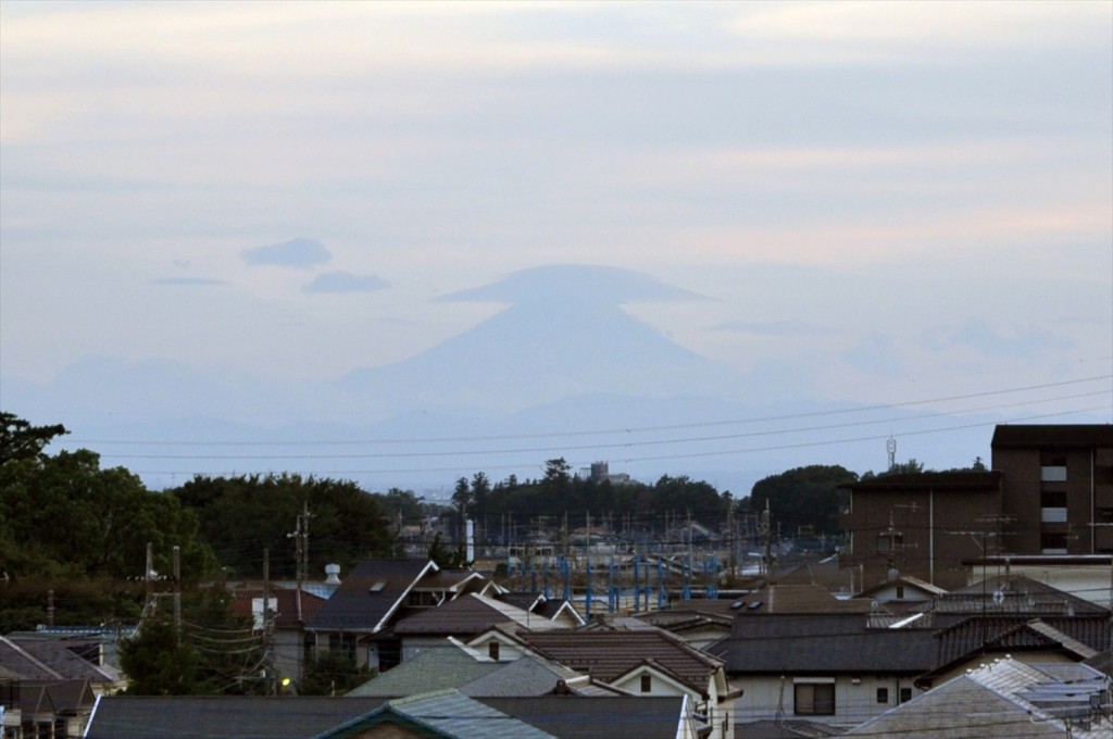 20140815　富士山に笠雲 傘雲 レンズ雲DSC_0034+-