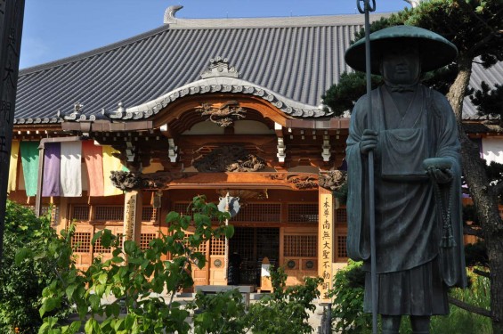 埼玉県上尾市 遍照院DSC_0075本堂と弘法大師