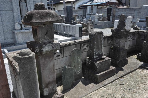 埼玉県北足立郡伊奈町　願成寺さま本堂が新しくなりましたDSC_0089伊奈熊蔵忠勝の墓 宝篋印塔