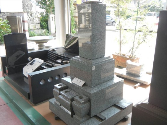 お墓に使う石材の種類　愛媛県伊予大島産　大島石DSCN5443