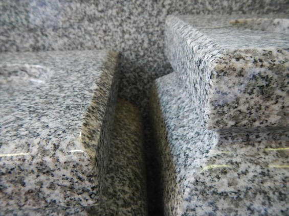 お墓に使う石材の種類　愛媛県伊予大島産　大島石DSCN5451