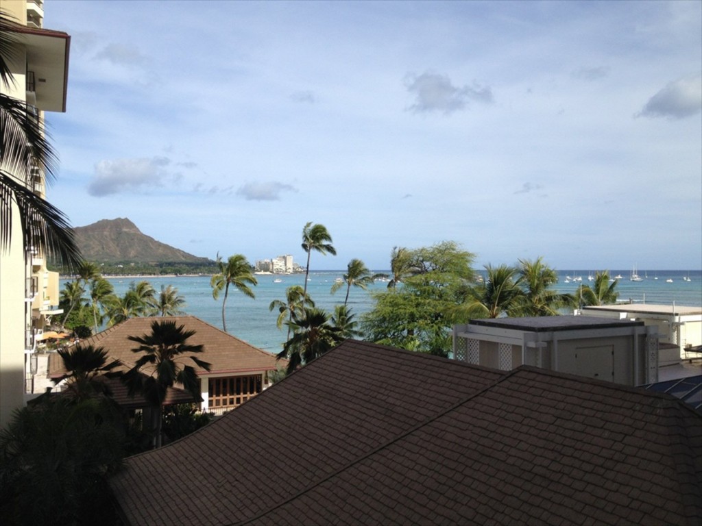 ハワイ旅行に行ってきました！宿泊ホテルHalekulani と部屋からの眺め（かろうじてダイヤモンドヘッドが見えました）IMG_1567
