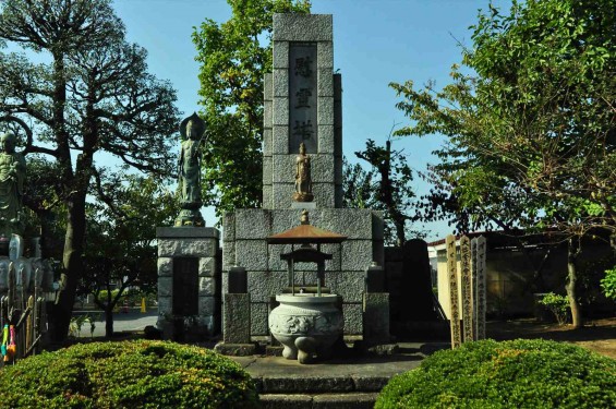 埼玉県上尾市瓦葺 楞厳寺（りょうごんじ）様のご紹介DSC_0047 慰霊塔