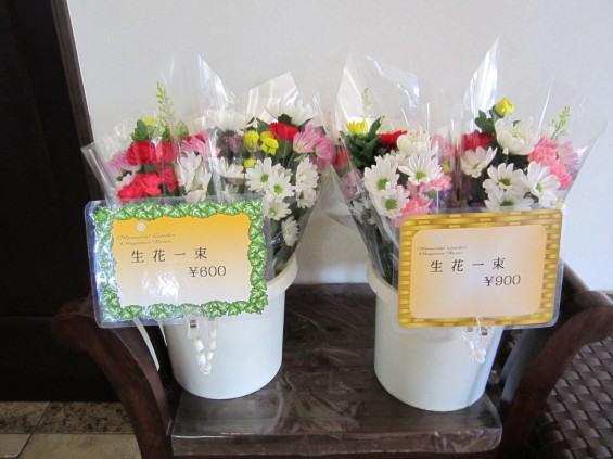 桶川霊園の管理事務所026 お花の販売