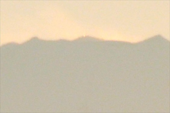 20150110　富士山の夕景 富士山観測所が光って見えている？DSC_0025-