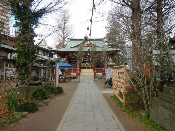 越谷市　香取神社　子授けDSCN6569 拝殿と参道