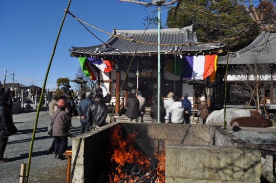 埼玉県伊奈町　西蔵院の初不動護摩供DSC_0012 不動堂 お焚きあげ