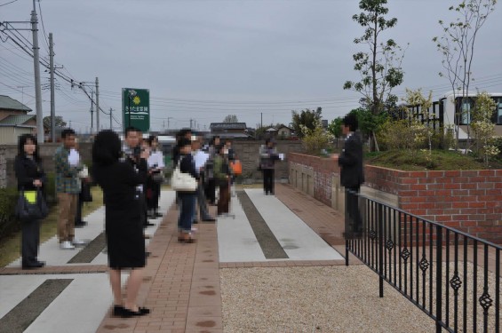 2015年4月4日　さきたま霊園 バス見学会 鎌倉新書 いいお墓 「満開の桜の季節に霊園・永代供養墓を巡るバス見学ツアー」開催DSC_0184