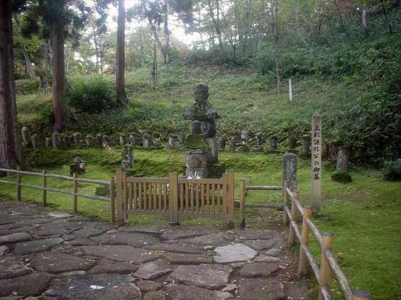 上杉謙信公のお墓（林泉寺）新潟県上越市 五輪塔 供養塔DSC01861