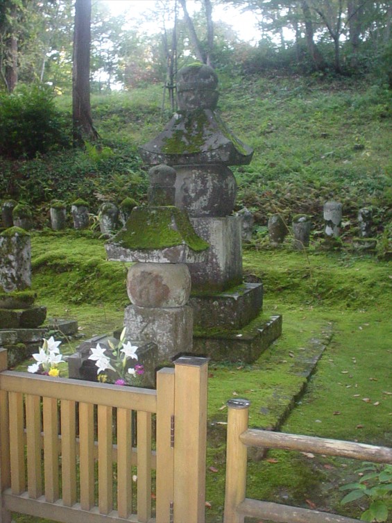 上杉謙信公のお墓（林泉寺）新潟県上越市 五輪塔 供養塔DSC01864