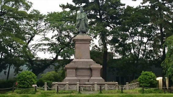 横浜 掃部山公園 井伊直助像2_