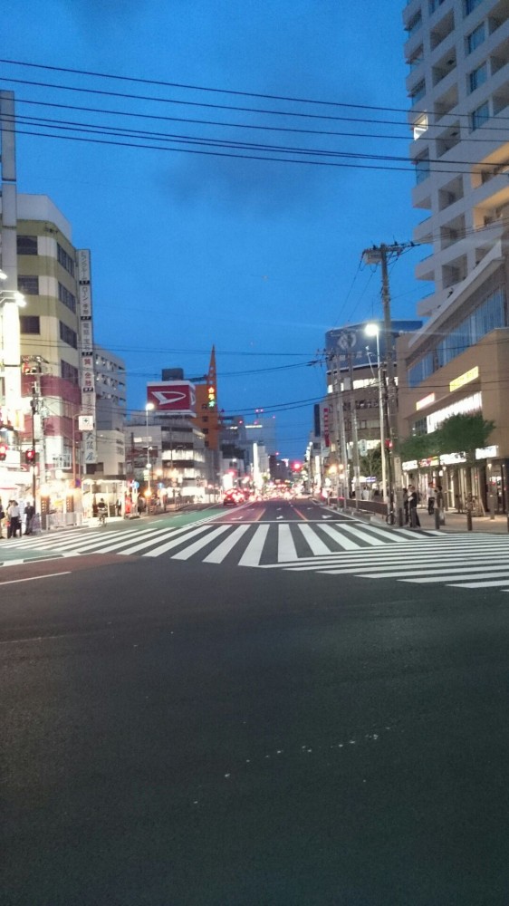 横浜の夜の道路