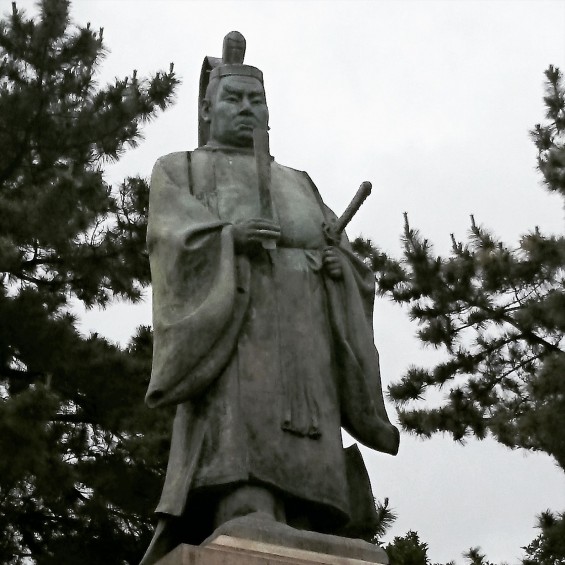 横浜 掃部山公園 井伊直助像_