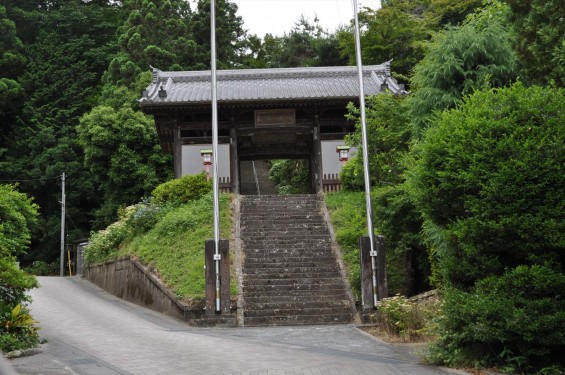 2015年6月 埼玉県東松山市 岩殿観音正法寺 DSC_1446 山門 石段