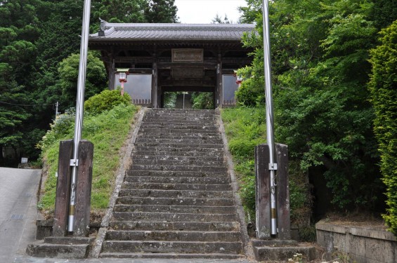 2015年6月 埼玉県東松山市 岩殿観音正法寺DSC_1436山門 石段