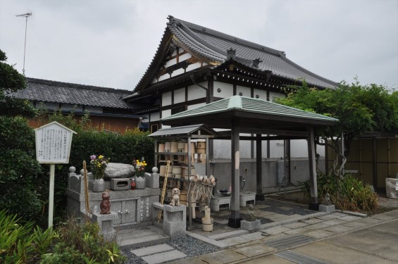 埼玉県久喜市上清久 東明寺のペット供養塔「やすらぎの碑」DSC_3043