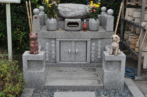 埼玉県久喜市上清久 東明寺のペット供養塔「やすらぎの碑」DSC_3037