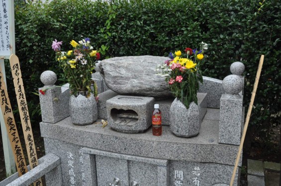 埼玉県久喜市上清久 東明寺のペット供養塔「やすらぎの碑」DSC_3040