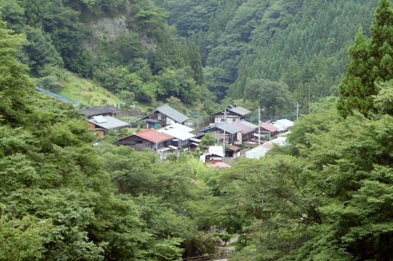 群馬県南牧村（なんもくむら）の自然石、生活の石を見てきましたDSC05834- 家 山間の 山の中 山奥 集落