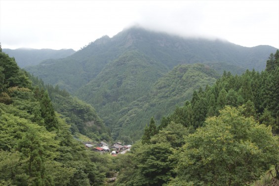 群馬県南牧村（なんもくむら）の自然石、生活の石を見てきましたDSC05835 家 山間の 山の中 山奥 集落