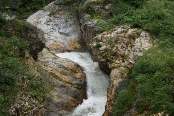 群馬県南牧村（なんもくむら）の自然石、生活の石を見てきましたDSC05815 沢 蝉の渓谷