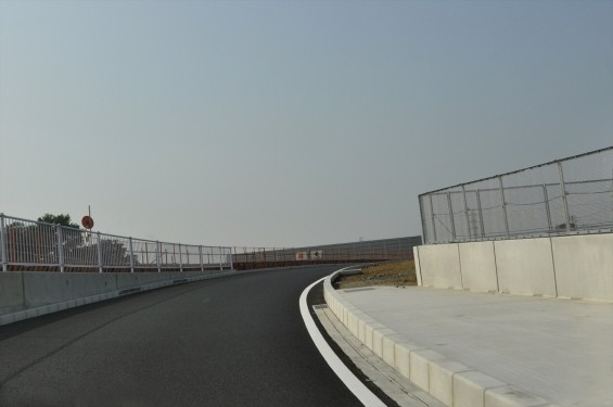 2015年10月 圏央道進捗状況 二ツ家アンダーパス開通(踏切だった場所)-DSC_4052