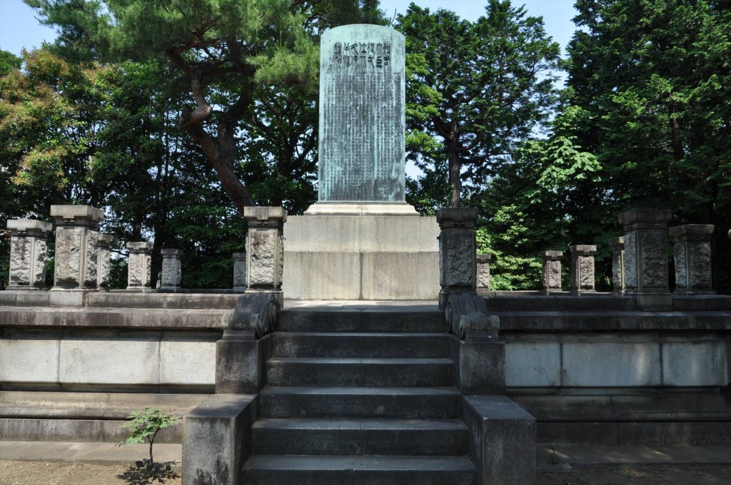 著名人有名人の墓 青山霊園 大久保利通の墓DSC_0868 顕彰碑 青銅製