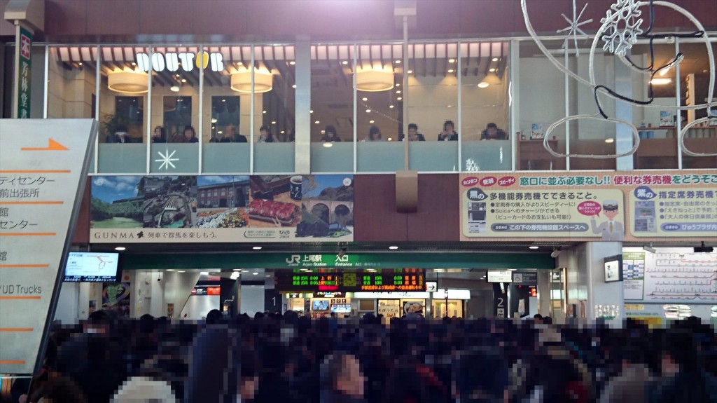 2015年12月 高崎線が止まった時の上尾駅2