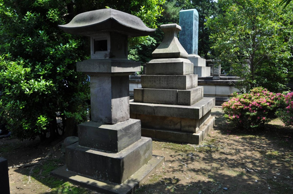 著名人有名人の墓 青山霊園 大久保利通の墓 灯籠 大警視 川路利長DSC_0878