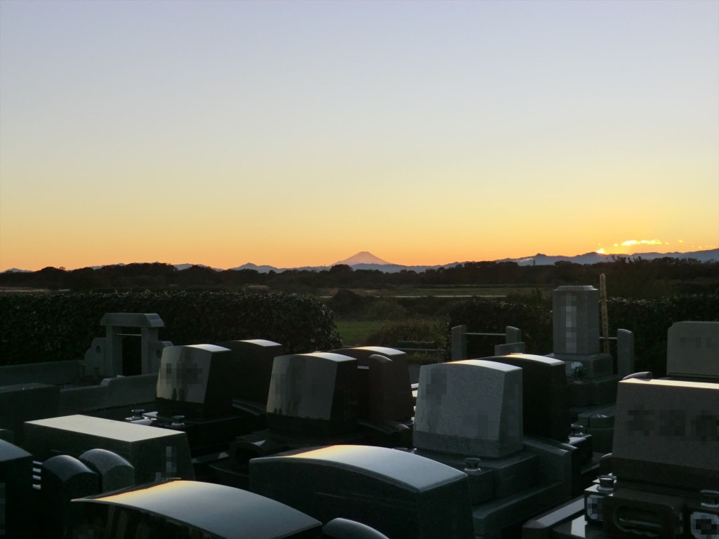 2015年12月 埼玉県上尾市 西上尾メモリアルガーデンが見える霊峰富士山 夕焼け004