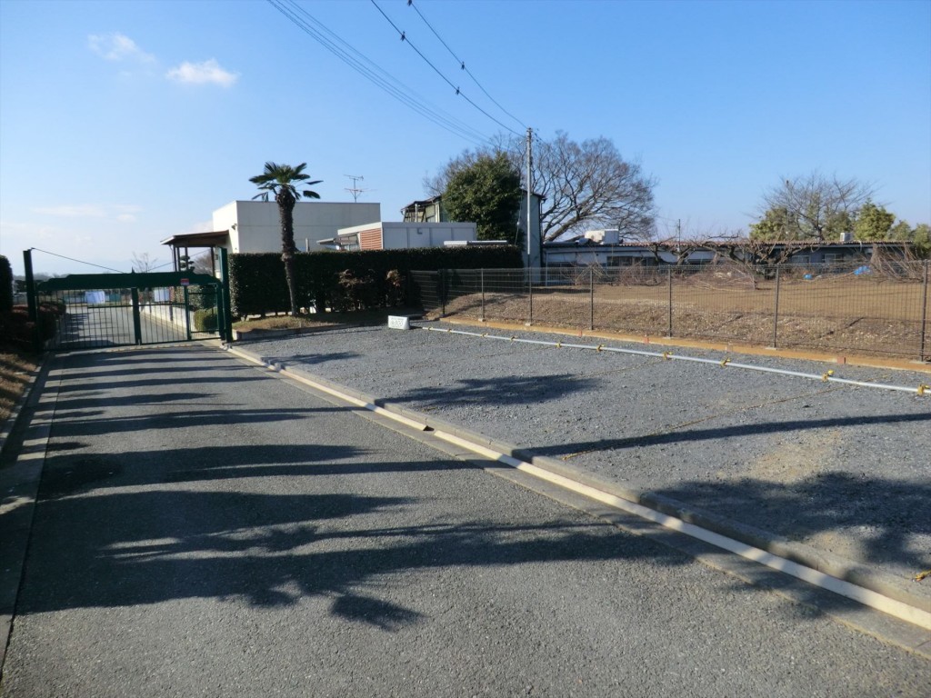 埼玉県の霊園　西上尾メモリアルガーデンの入り口 門 駐車場008-