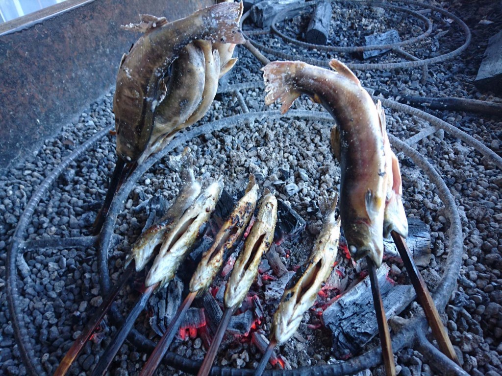 2016年1月26日 JA埼玉県東秩父村農産物販売所のイワナ 焼き魚 雪DSC_0148-