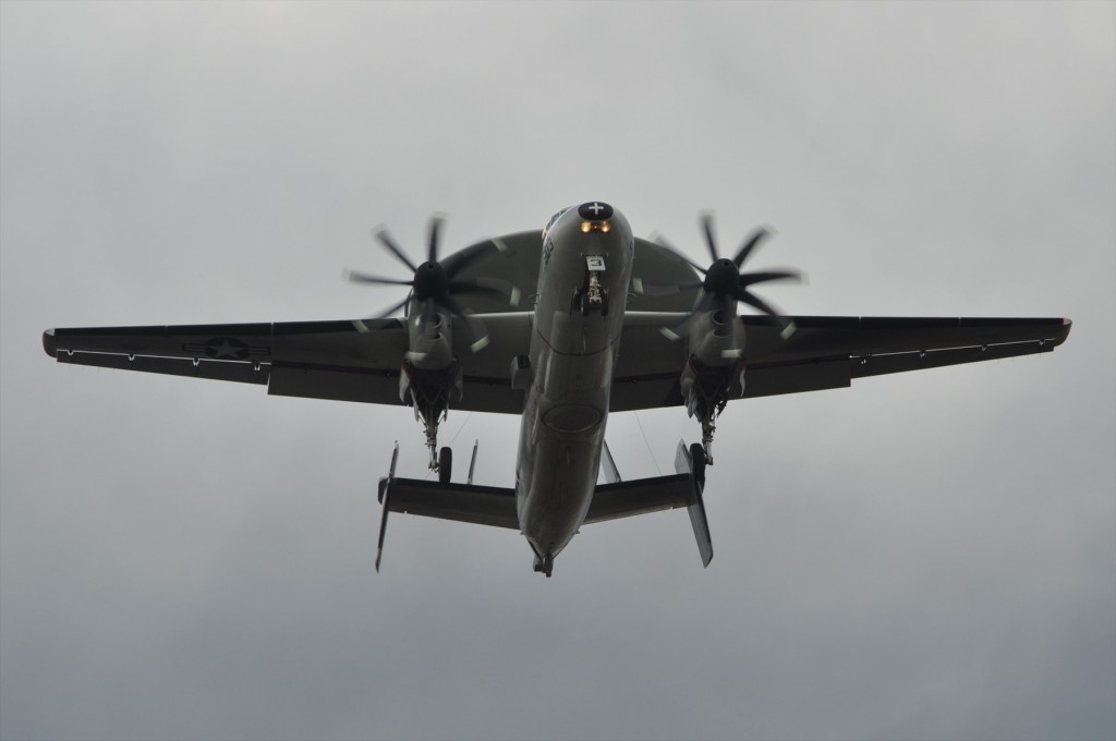 DSC_5203-2016年3月 神奈川県大和市の霊園　大和墓苑から見える飛行機 米軍厚木基地 NAVY 海軍