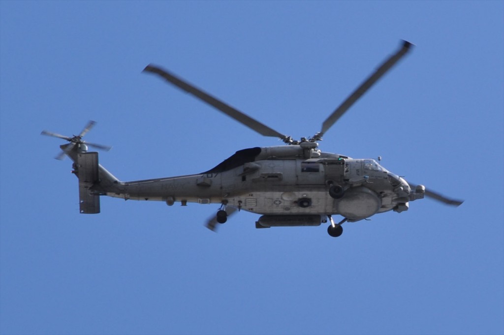 DSC_5158-2016年3月 神奈川県大和市の霊園　大和墓苑から見える飛行機 米軍厚木基地 NAVY 海軍 ヘリ